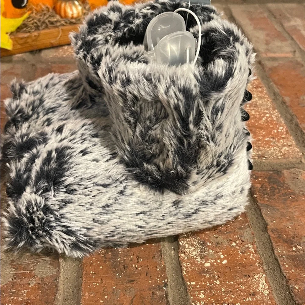 Cat & Jack Fuzzy Gray Slippers